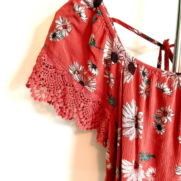Maurices women’s Large Coral Floral Blouse with Crochet Sleeves and Tie Back - Picture 3 of 9